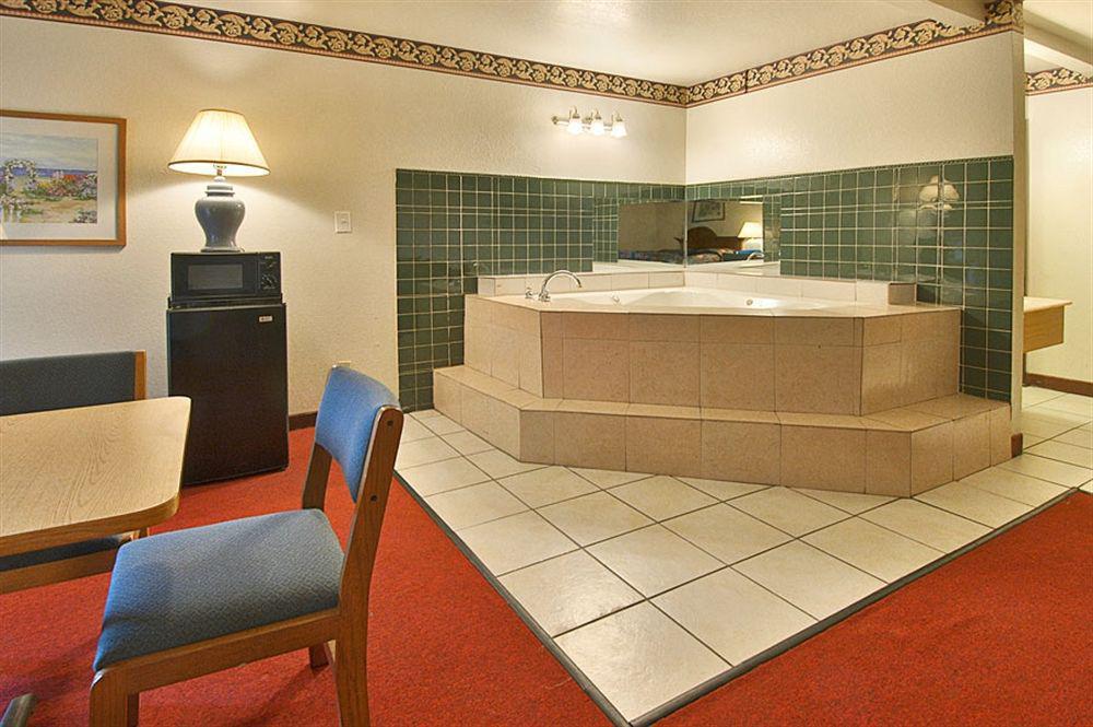 Hotel Clarion Pointe Shreveport Habitación foto